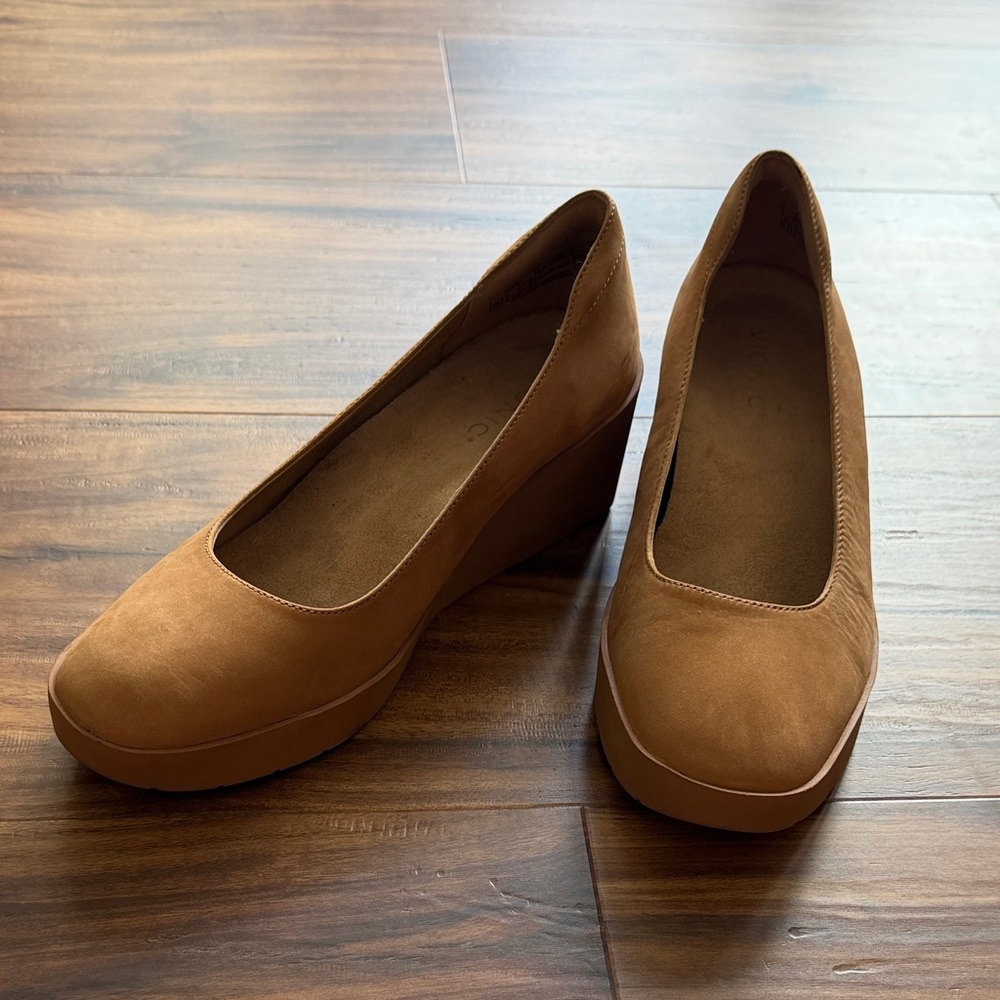 Vionic Sereno Nubuck Wedge